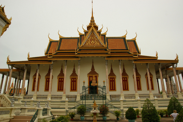 Image of the Phnom Pehn Royal Palace.